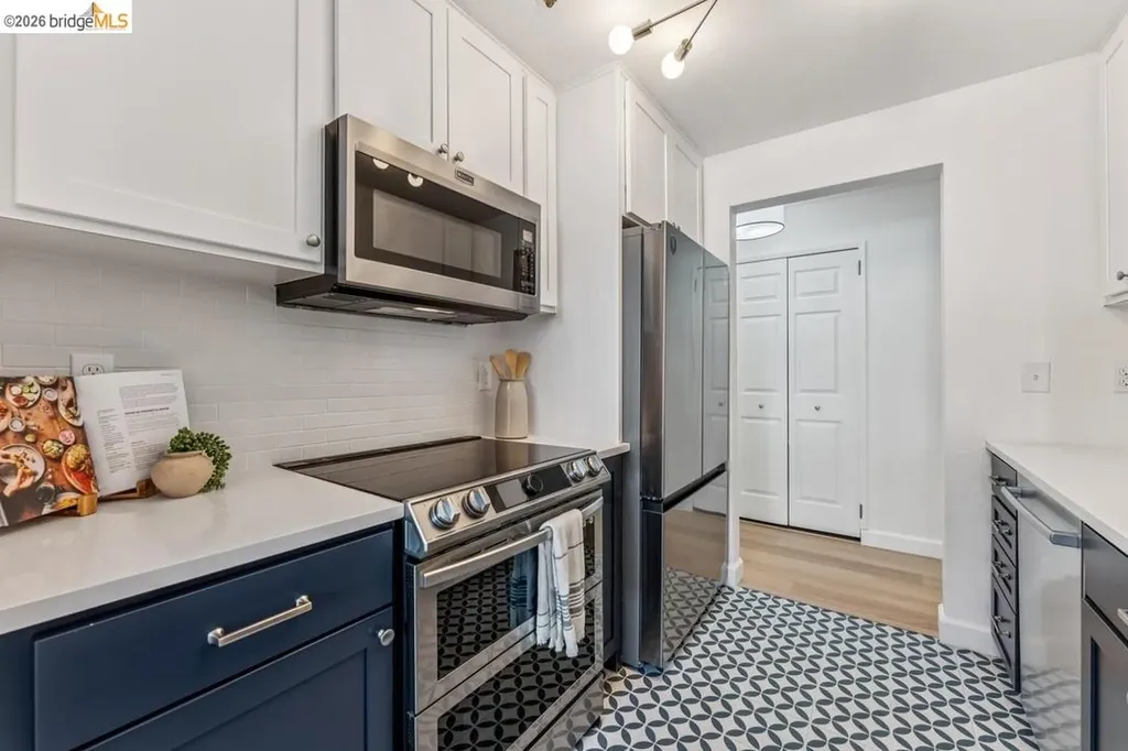 322 Hanover Avenue Oakland CA 94606