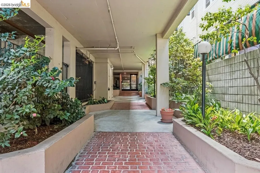 322 Hanover Avenue Oakland CA 94606