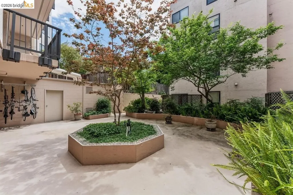 322 Hanover Avenue Oakland CA 94606