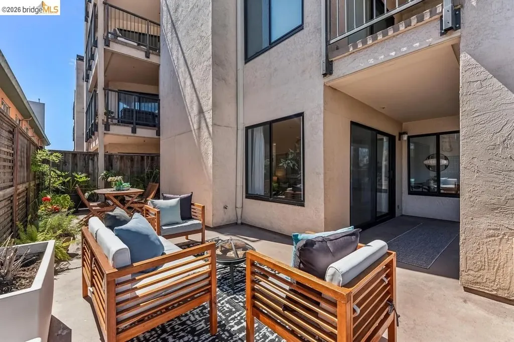 322 Hanover Avenue Oakland CA 94606