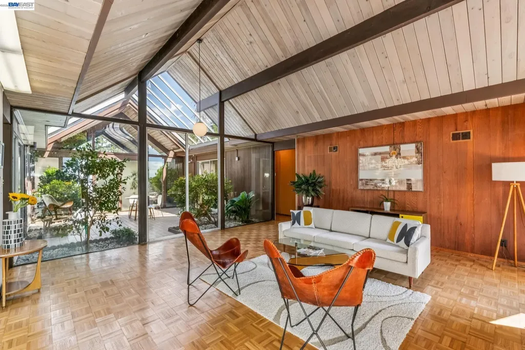 8077 Shay Drive Oakland CA 94605
