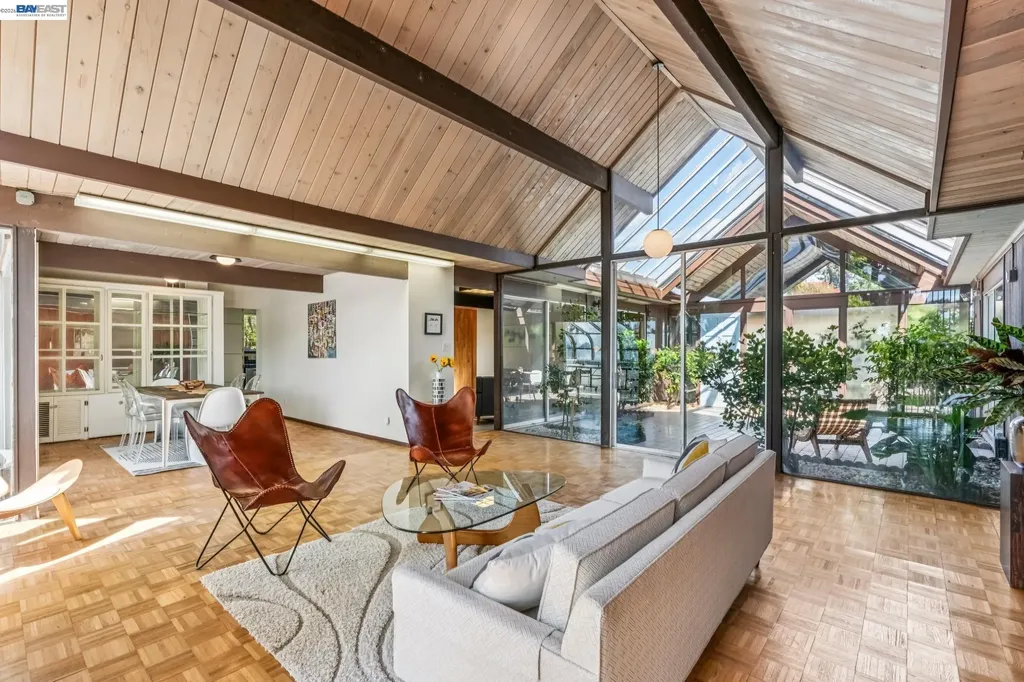 8077 Shay Drive Oakland CA 94605