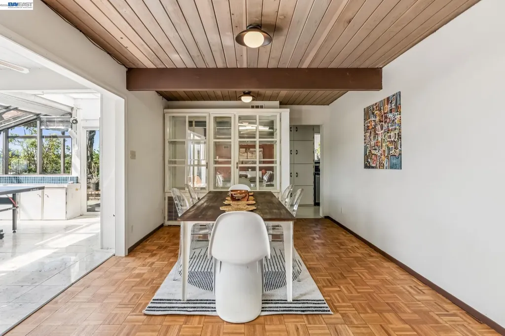 8077 Shay Drive Oakland CA 94605
