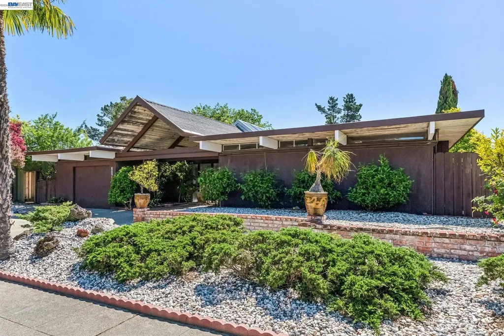 8077 Shay Drive Oakland CA 94605
