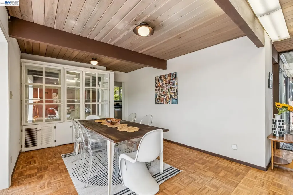 8077 Shay Drive Oakland CA 94605