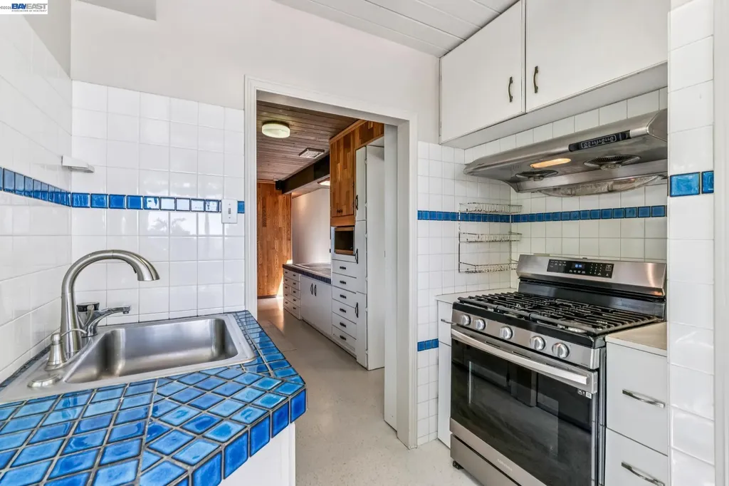 8077 Shay Drive Oakland CA 94605