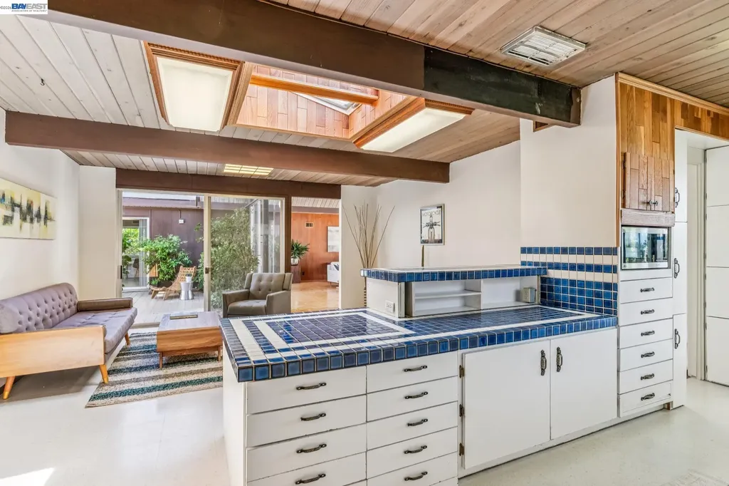 8077 Shay Drive Oakland CA 94605