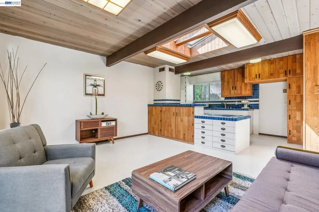 8077 Shay Drive Oakland CA 94605