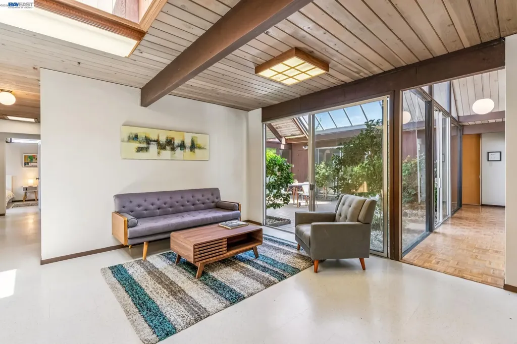 8077 Shay Drive Oakland CA 94605