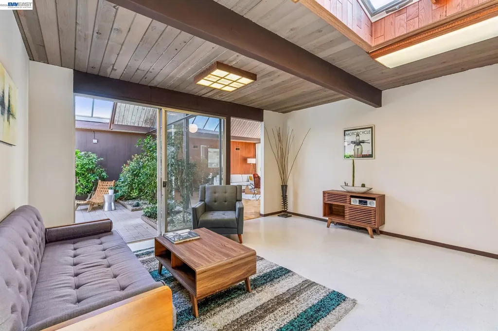 8077 Shay Drive Oakland CA 94605