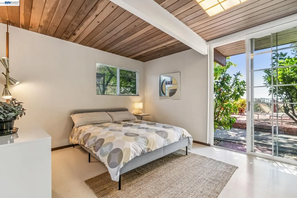 8077 Shay Drive Oakland CA 94605