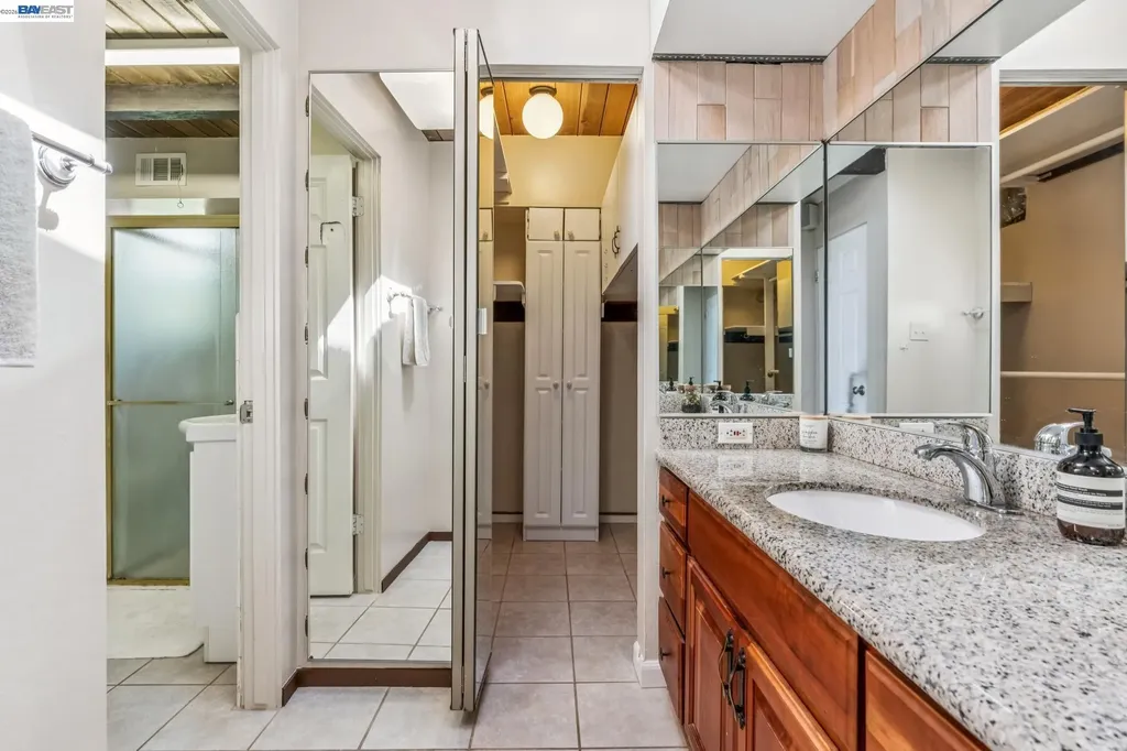 8077 Shay Drive Oakland CA 94605