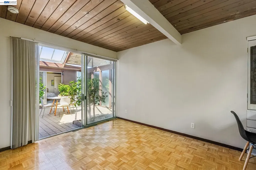 8077 Shay Drive Oakland CA 94605