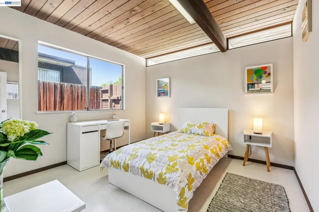 8077 Shay Drive Oakland CA 94605