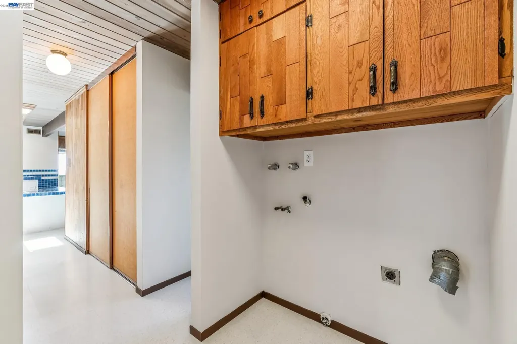8077 Shay Drive Oakland CA 94605