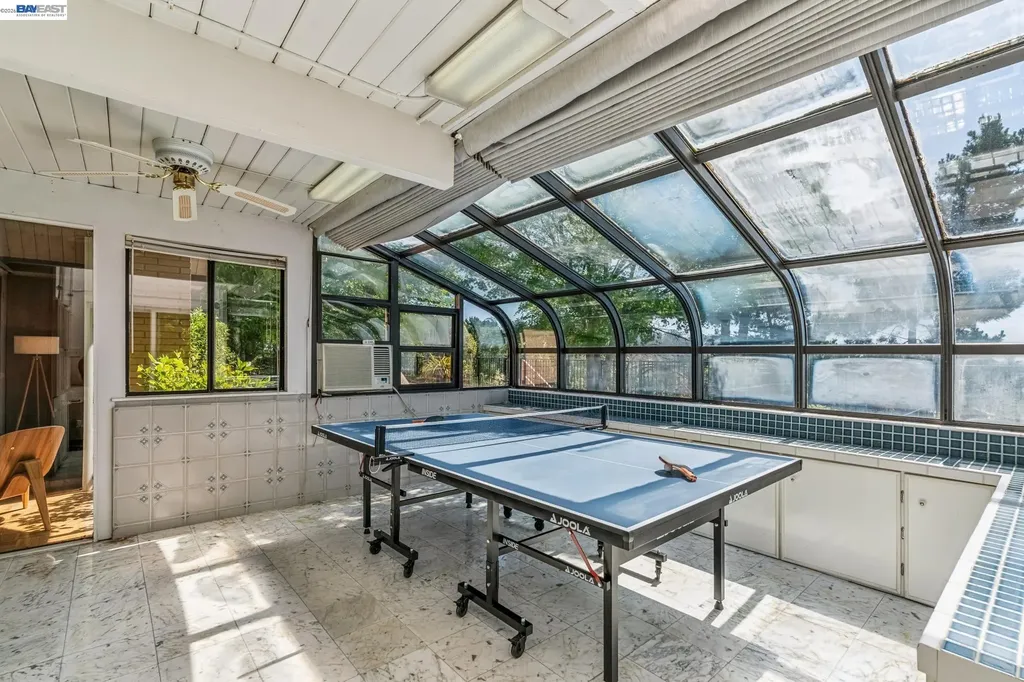 8077 Shay Drive Oakland CA 94605