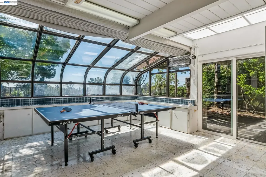 8077 Shay Drive Oakland CA 94605