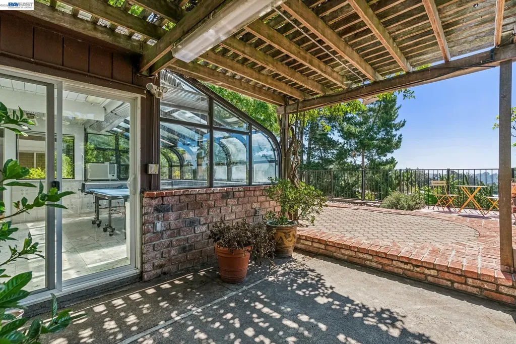 8077 Shay Drive Oakland CA 94605