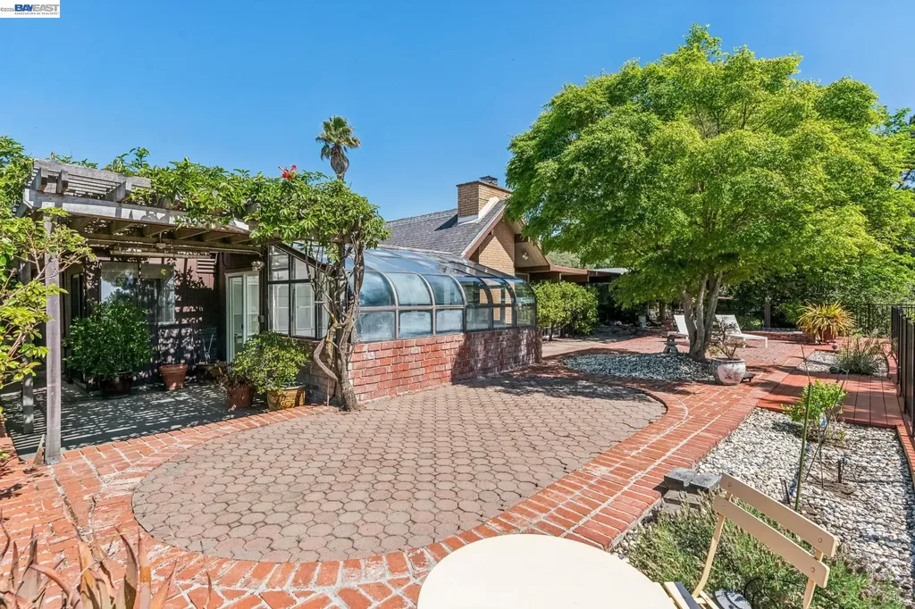 8077 Shay Drive Oakland CA 94605