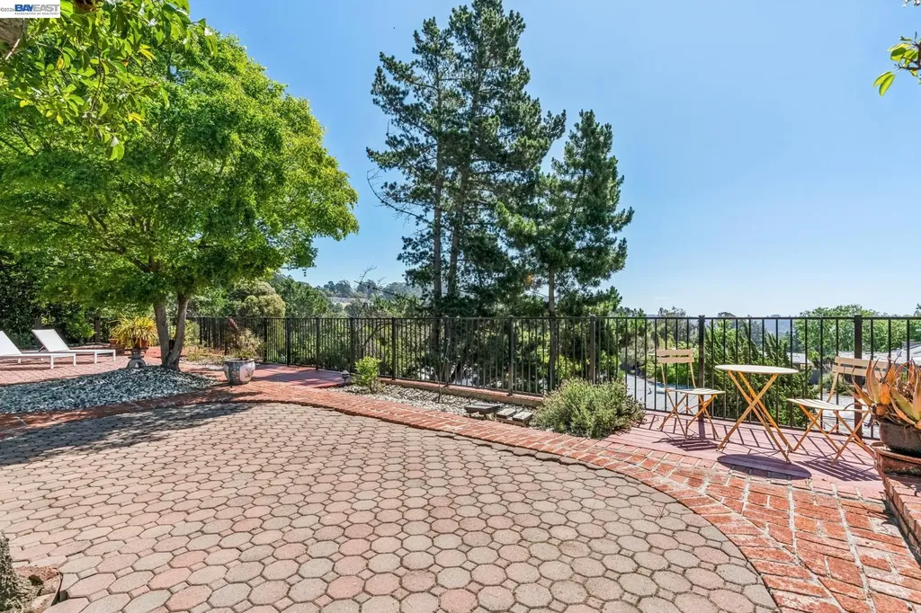 8077 Shay Drive Oakland CA 94605