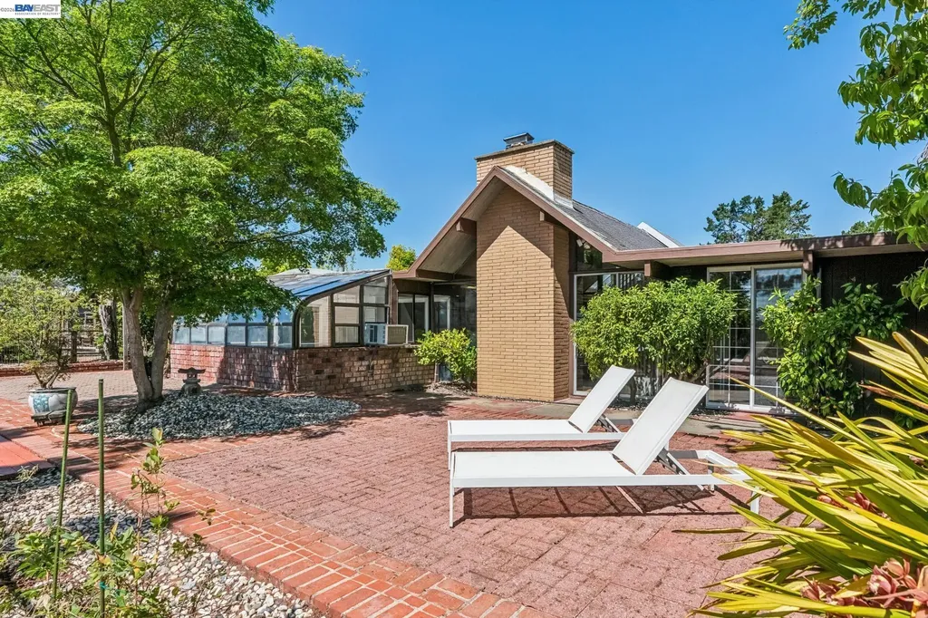 8077 Shay Drive Oakland CA 94605