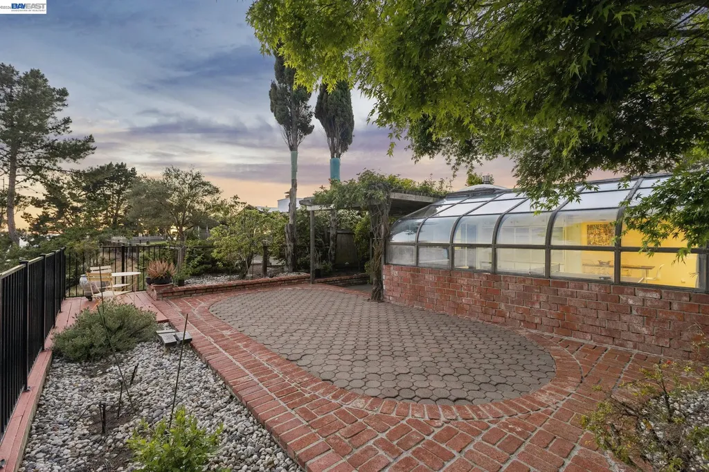 8077 Shay Drive Oakland CA 94605