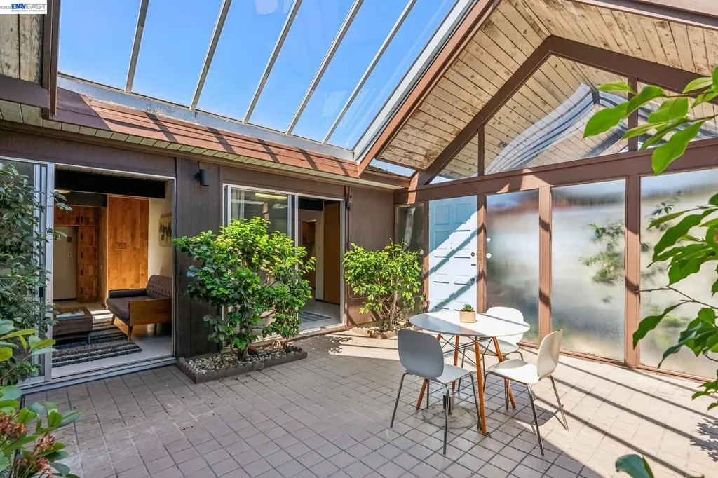8077 Shay Drive Oakland CA 94605