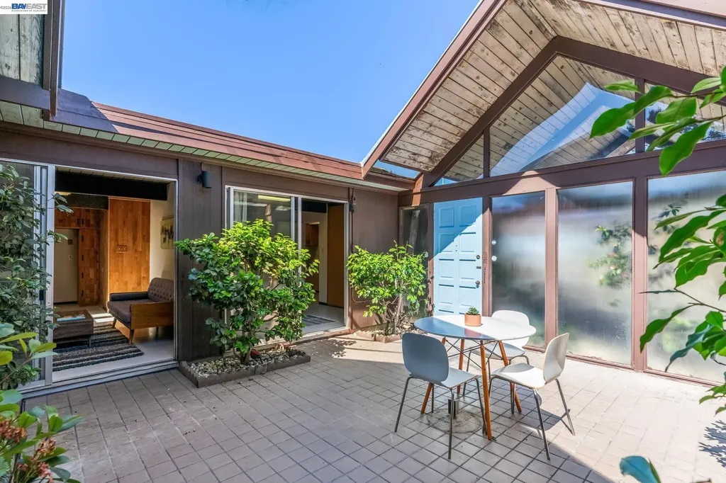 8077 Shay Drive Oakland CA 94605