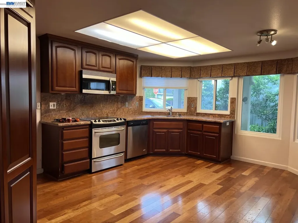 212 Puddingstone Road Alameda CA 94502