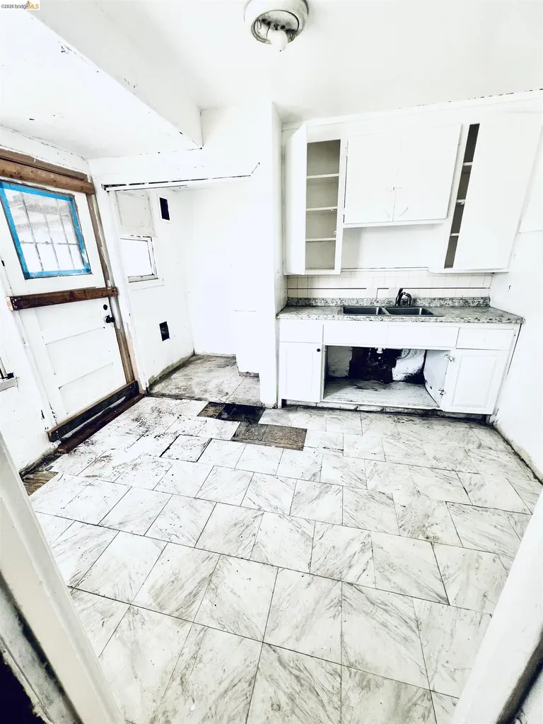 9945 B Street Oakland CA 94603