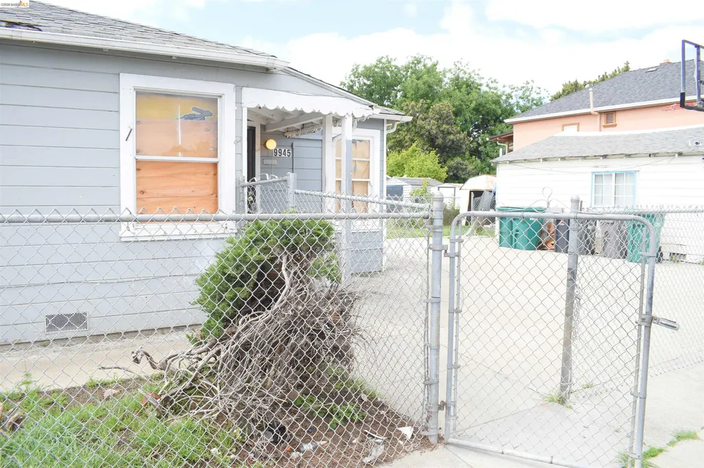 9945 B Street Oakland CA 94603