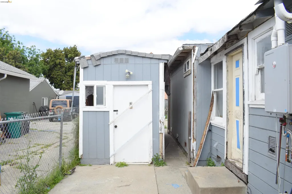 9945 B Street Oakland CA 94603