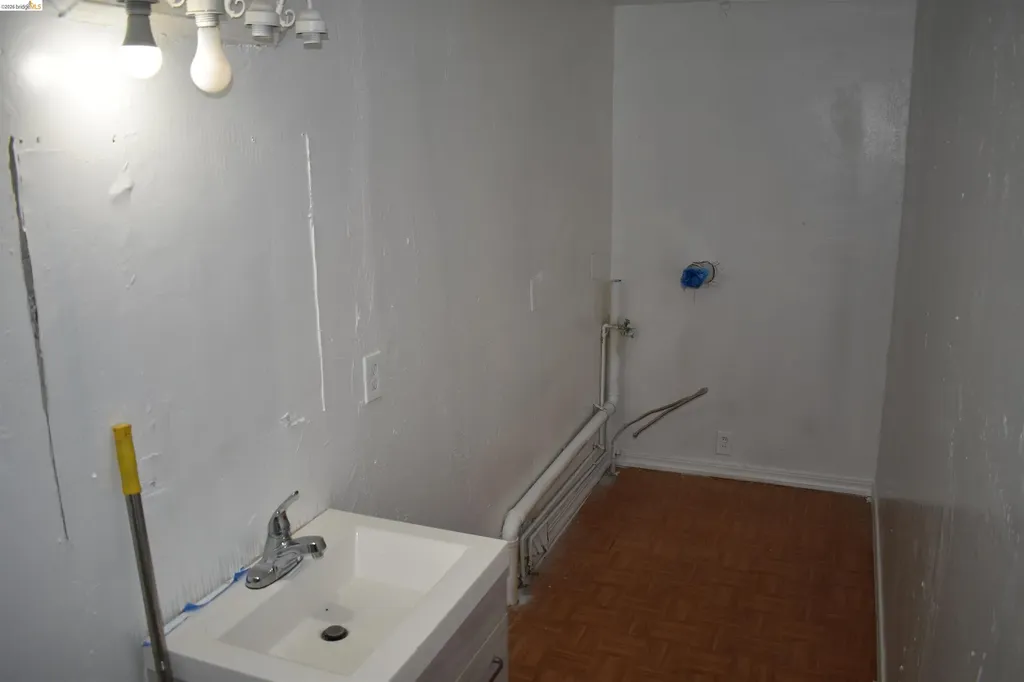 9945 B Street Oakland CA 94603