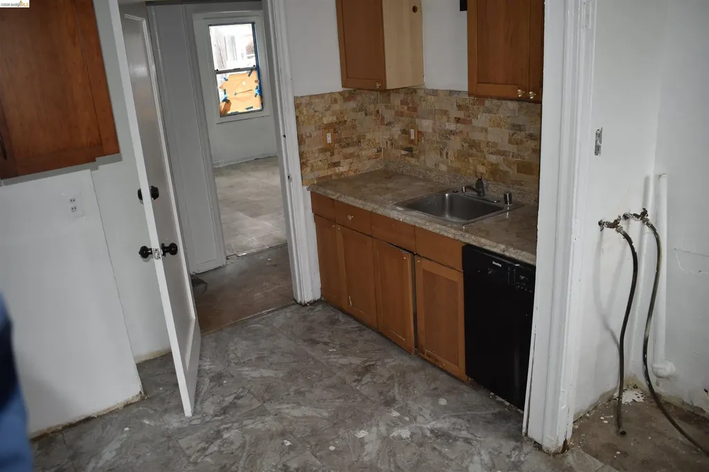 9945 B Street Oakland CA 94603