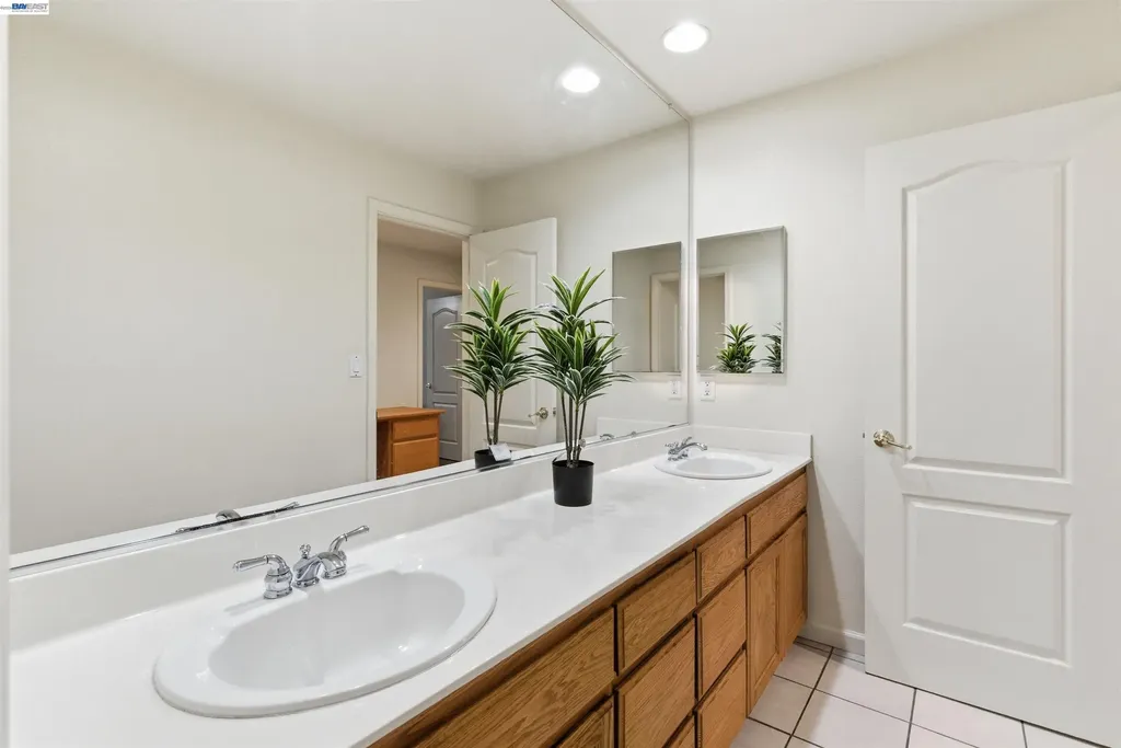 2076 Captalpa Antioch CA 94509