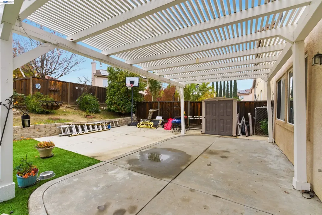 2076 Captalpa Antioch CA 94509