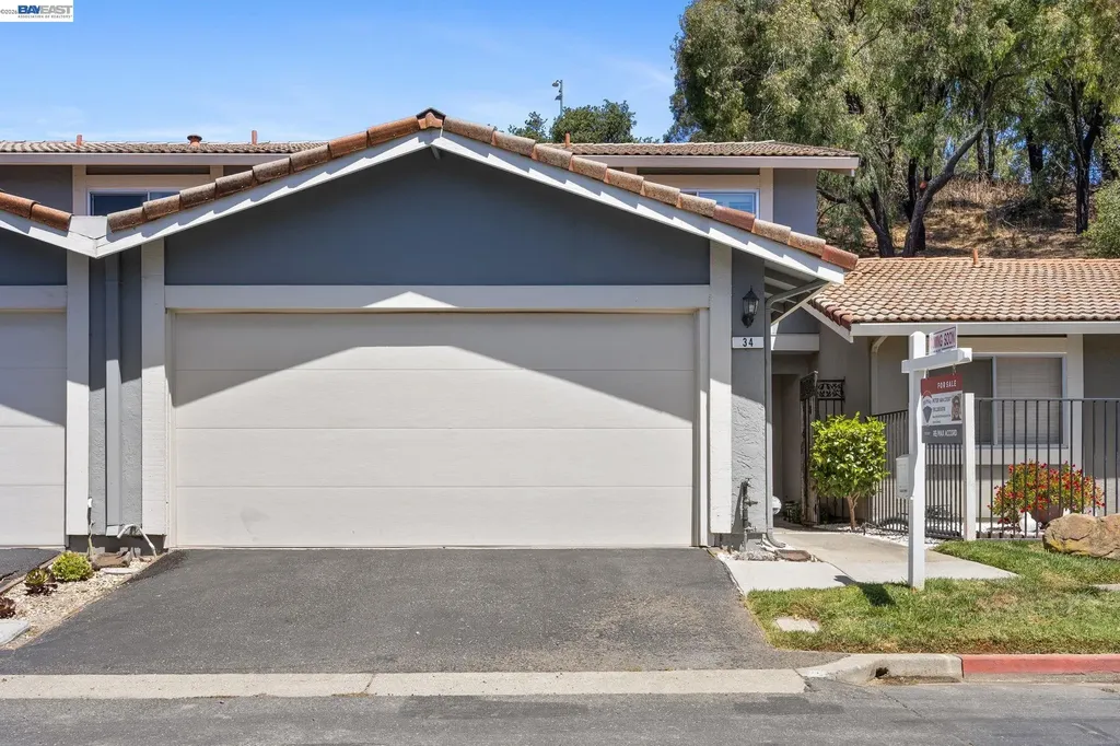 34 Chimney Rock Oakland CA 94605