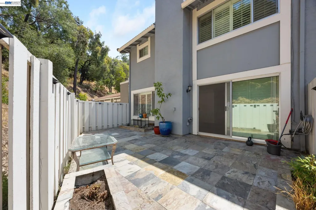 34 Chimney Rock Oakland CA 94605