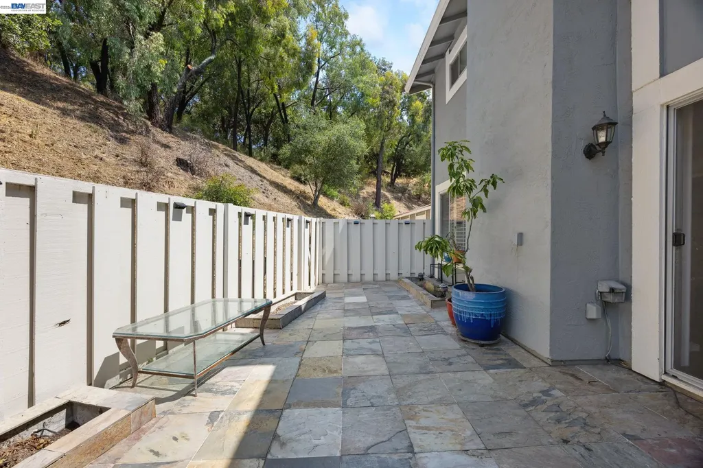 34 Chimney Rock Oakland CA 94605