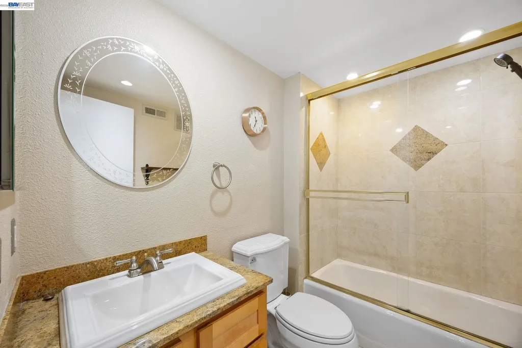34 Chimney Rock Oakland CA 94605