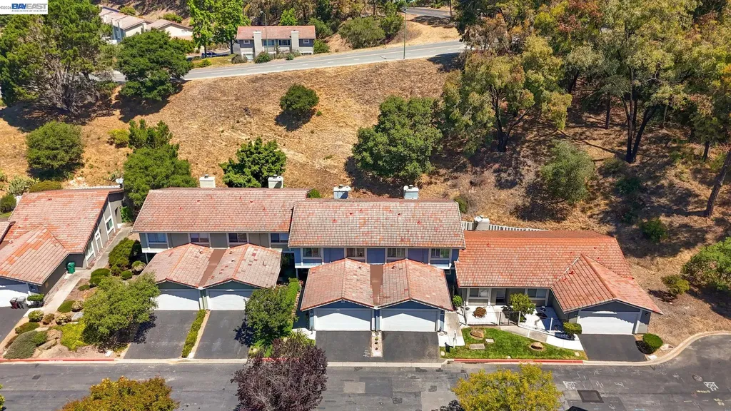 34 Chimney Rock Oakland CA 94605