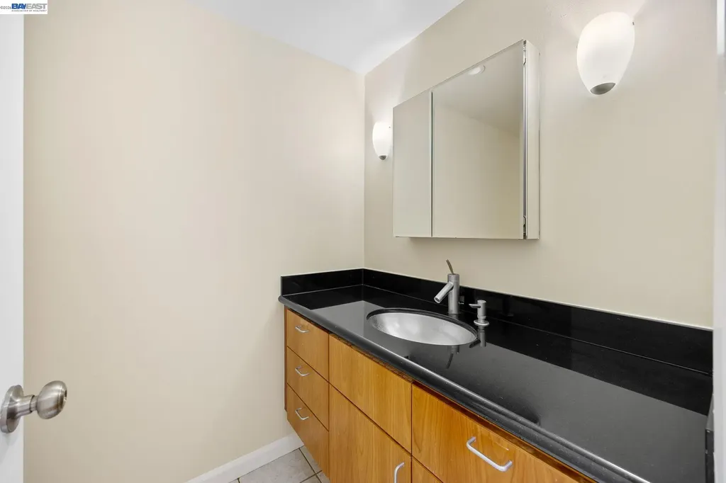 34 Chimney Rock Oakland CA 94605