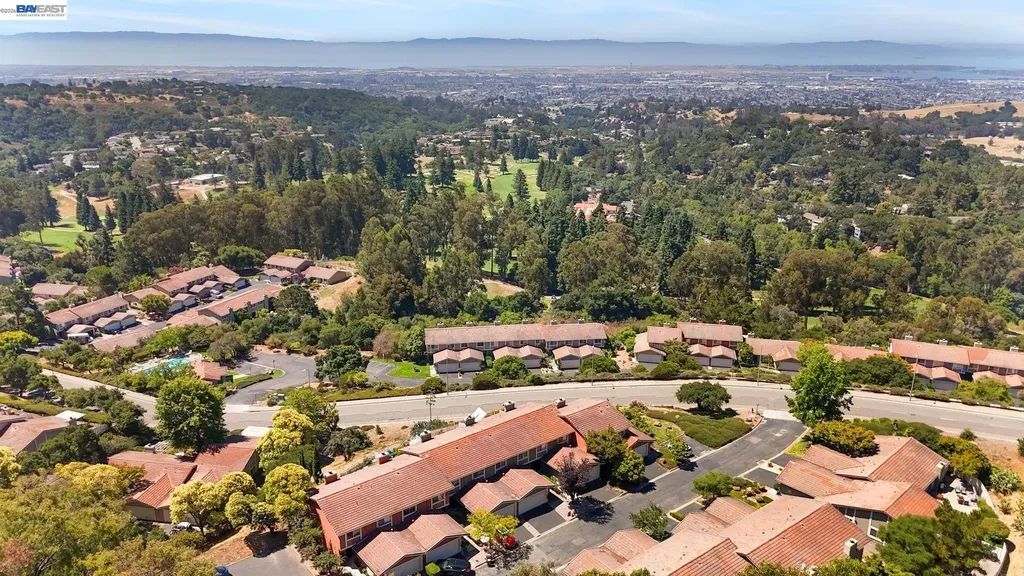34 Chimney Rock Oakland CA 94605