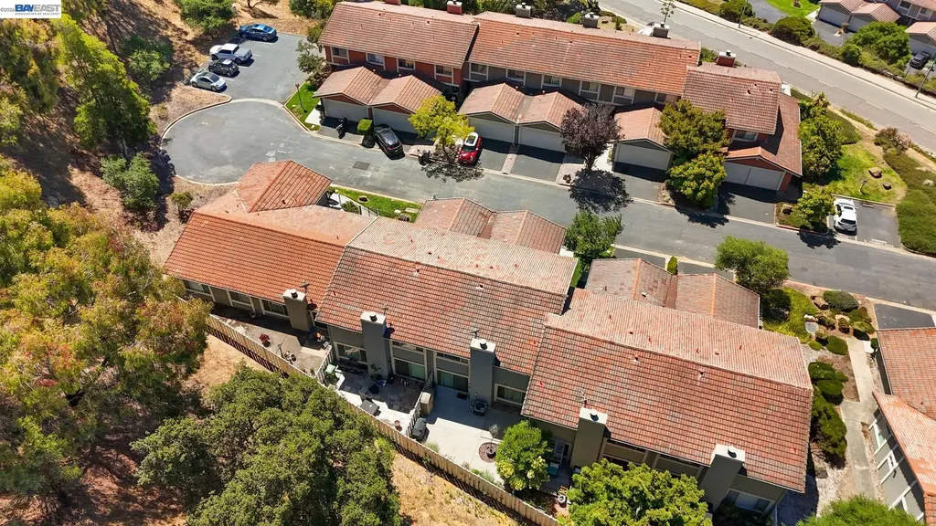 34 Chimney Rock Oakland CA 94605