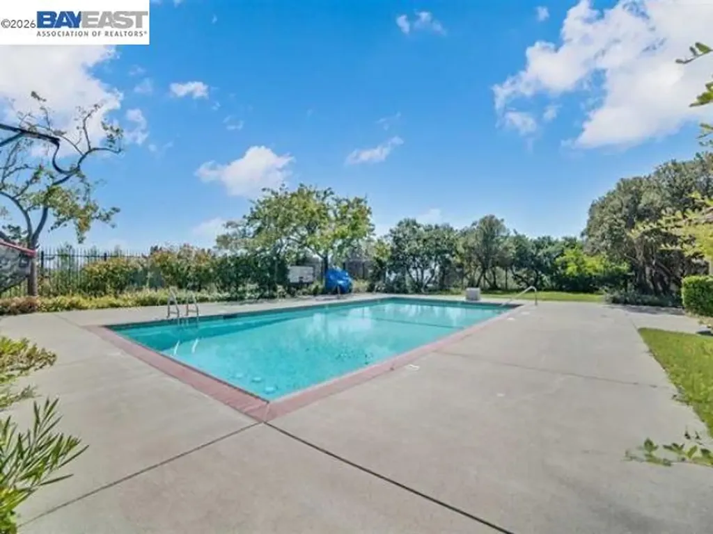 34 Chimney Rock Oakland CA 94605