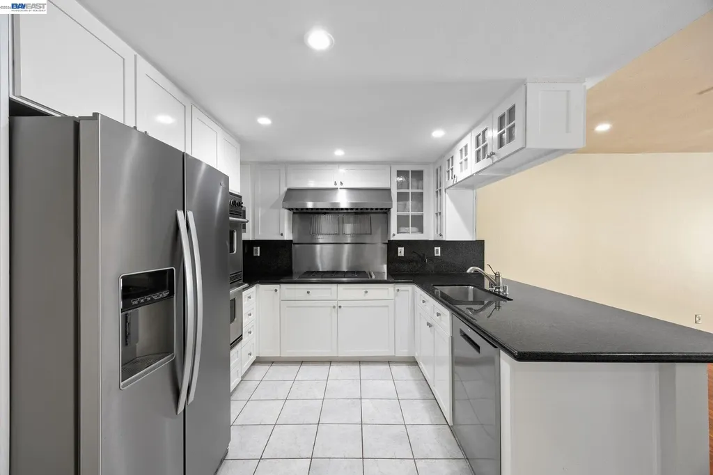 34 Chimney Rock Oakland CA 94605