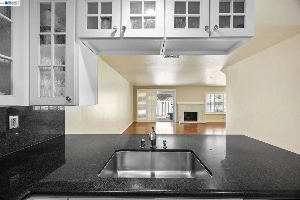 34 Chimney Rock Oakland CA 94605