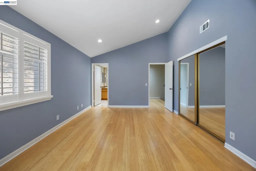 34 Chimney Rock Oakland CA 94605