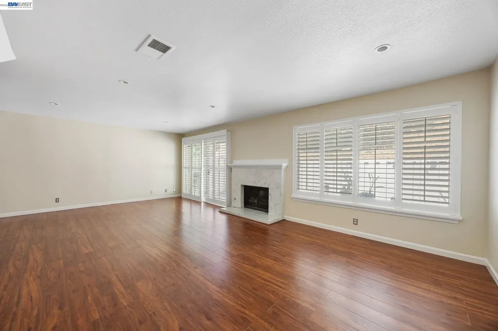 34 Chimney Rock Oakland CA 94605