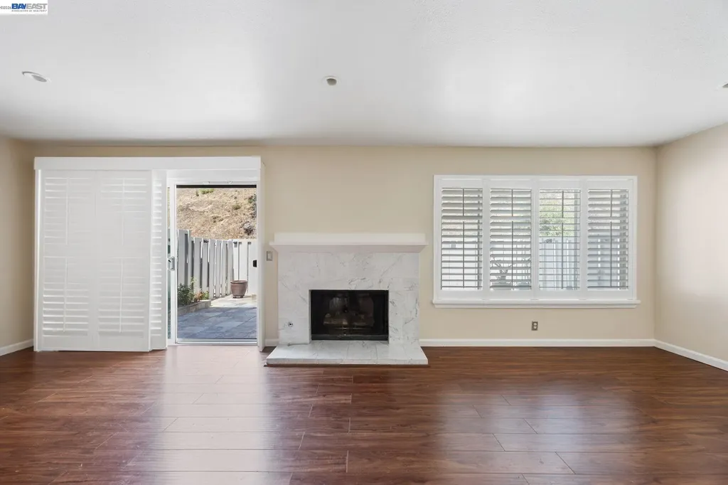 34 Chimney Rock Oakland CA 94605